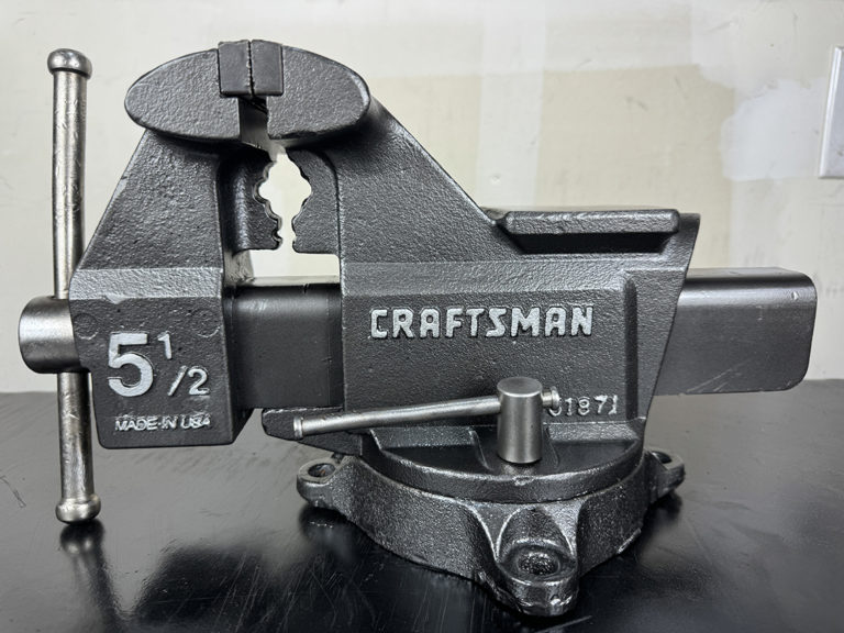 Craftsman (51871) 5 1/2″ Bench Vise / Metal WorkBench Restoration